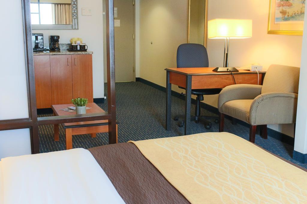 Comfort Inn & Suites Logan International Airport Revere Kültér fotó